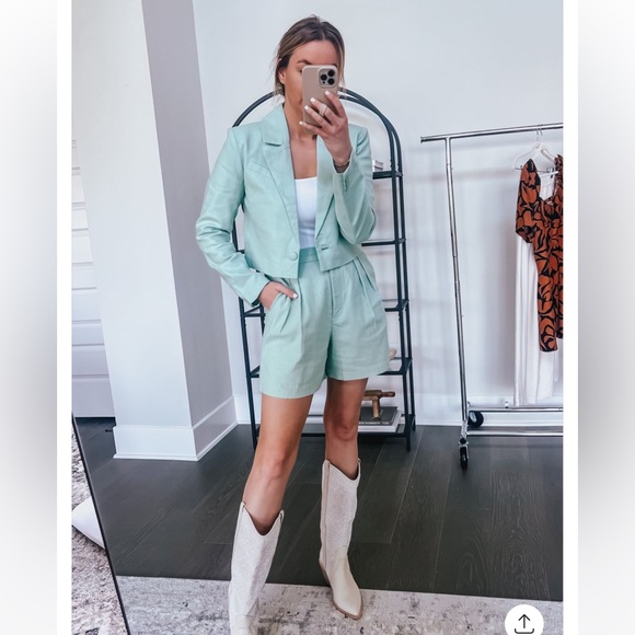 Abercrombie & Fitch Jackets & Blazers - Cropped Linen-Blend Blazer - Medium